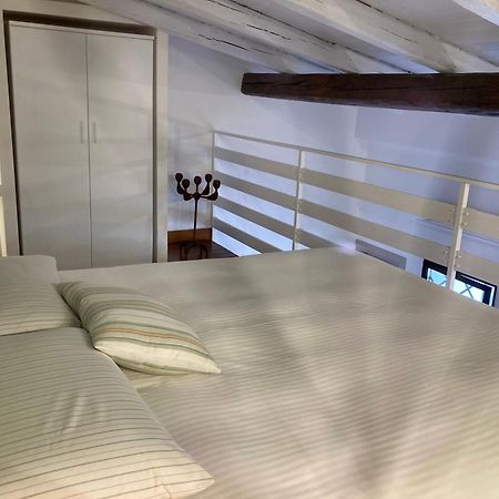 Lavica Di Mezzo Apartments Катанія Екстер'єр фото