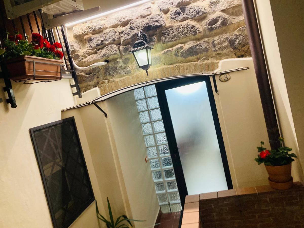 Lavica Di Mezzo Apartments Катанія Екстер'єр фото
