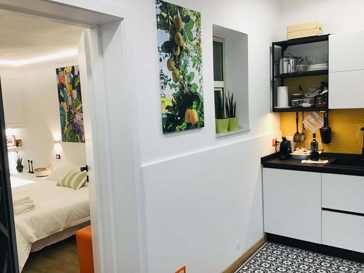 Lavica Di Mezzo Apartments Катанія Екстер'єр фото
